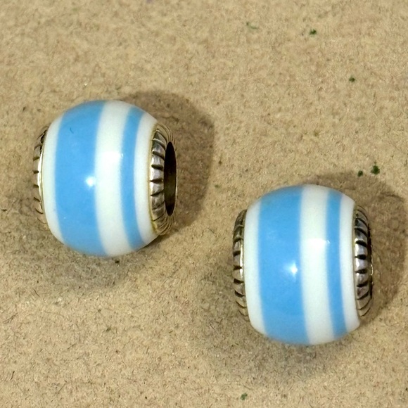 Two 🆕 Brighton Sugar Stripe resin beads Light blue & white Retired NWOT - Picture 1 of 6